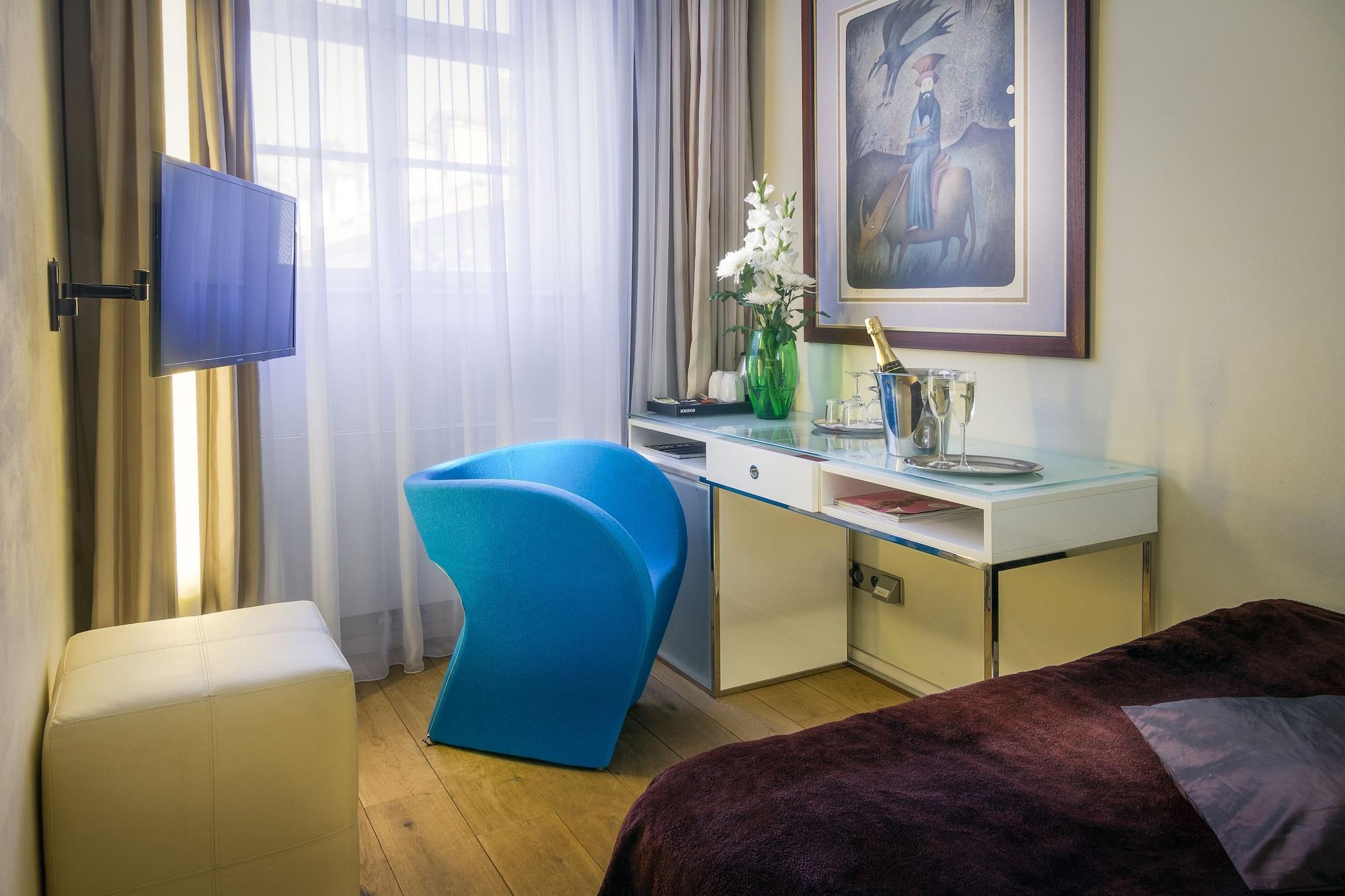 Three Storks Hotel Praha Bagian luar foto A room at the hotel