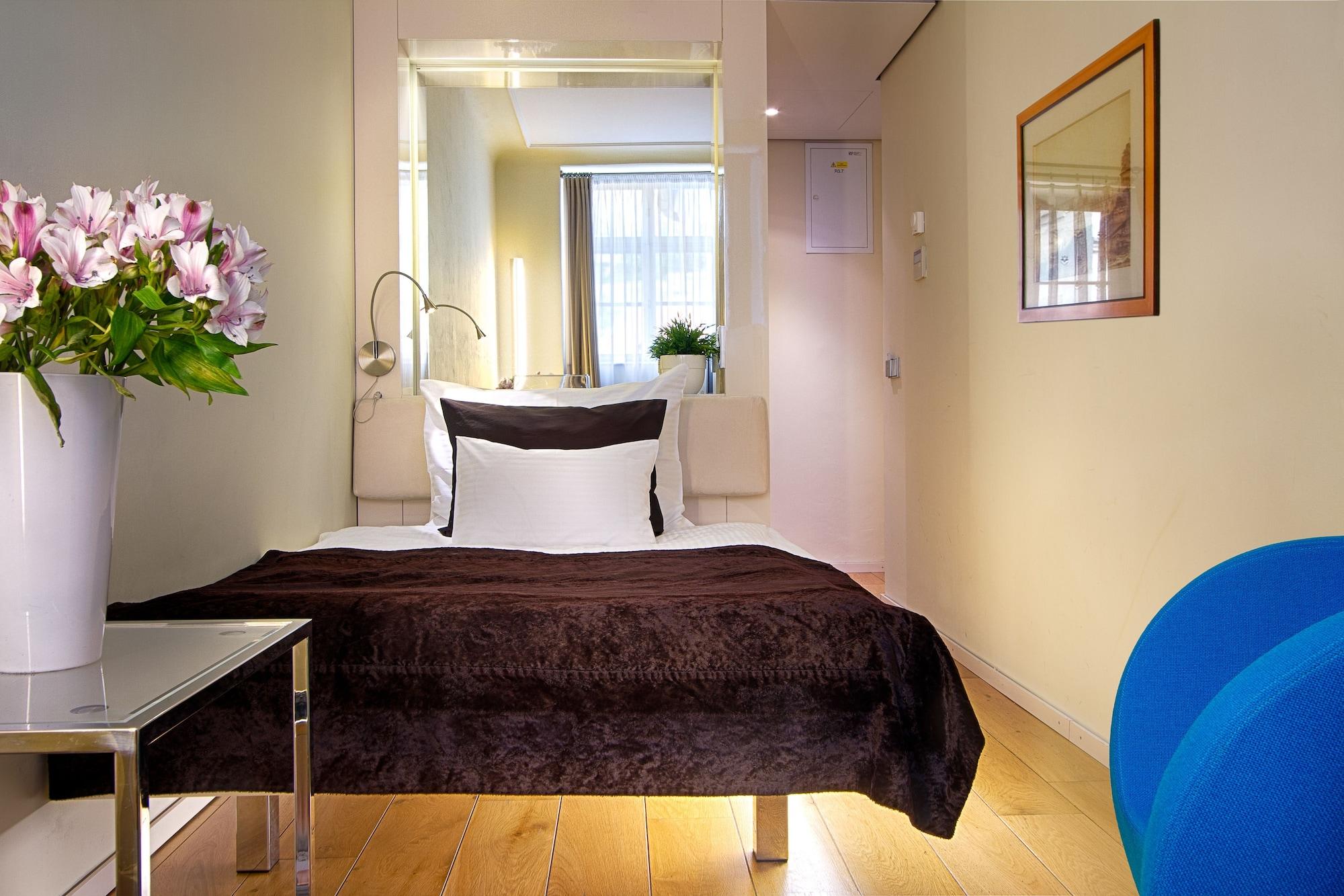 Three Storks Hotel Praha Bagian luar foto A room at the hotel