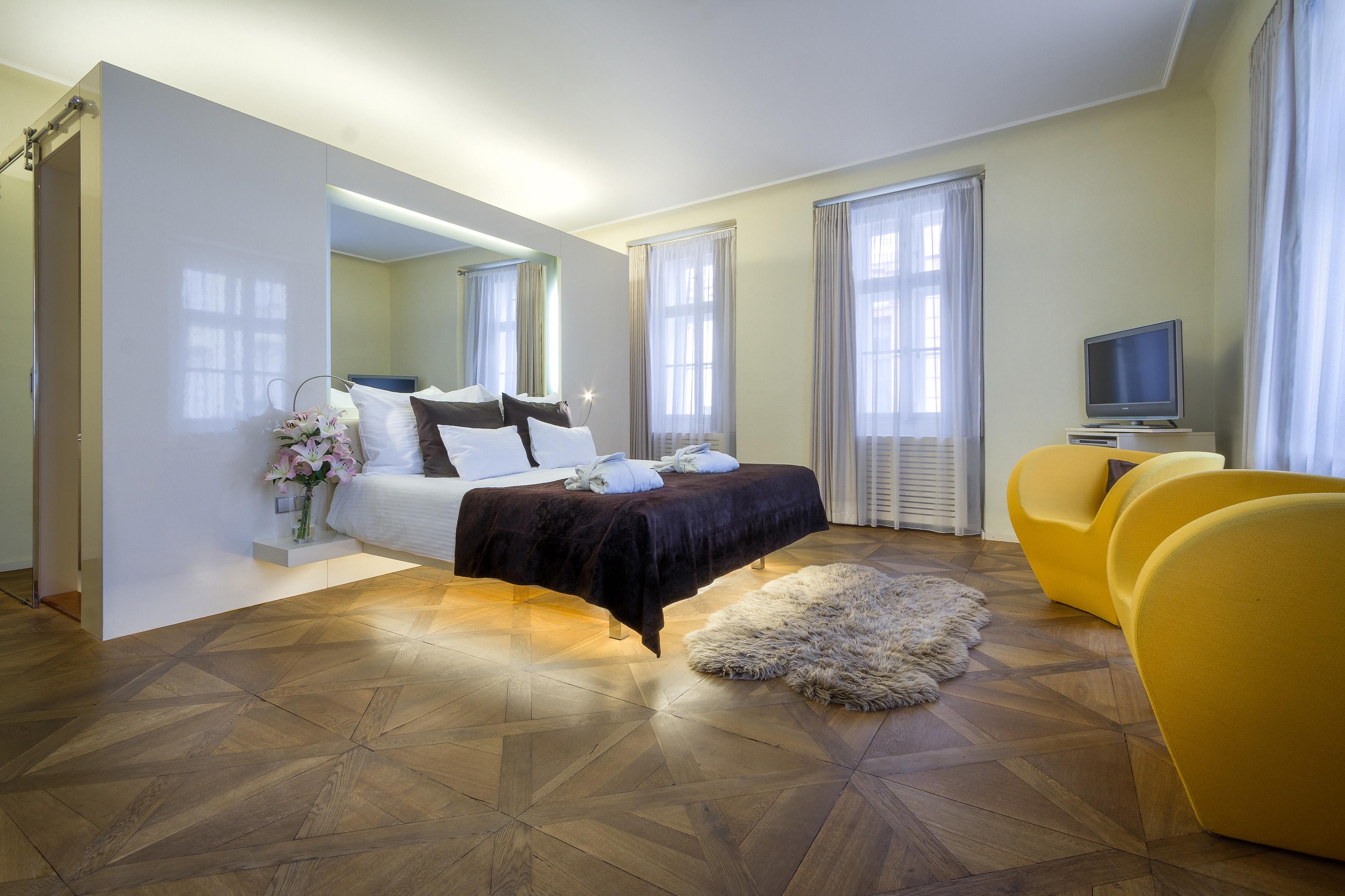 Three Storks Hotel Praha Bagian luar foto A room at the Hotel