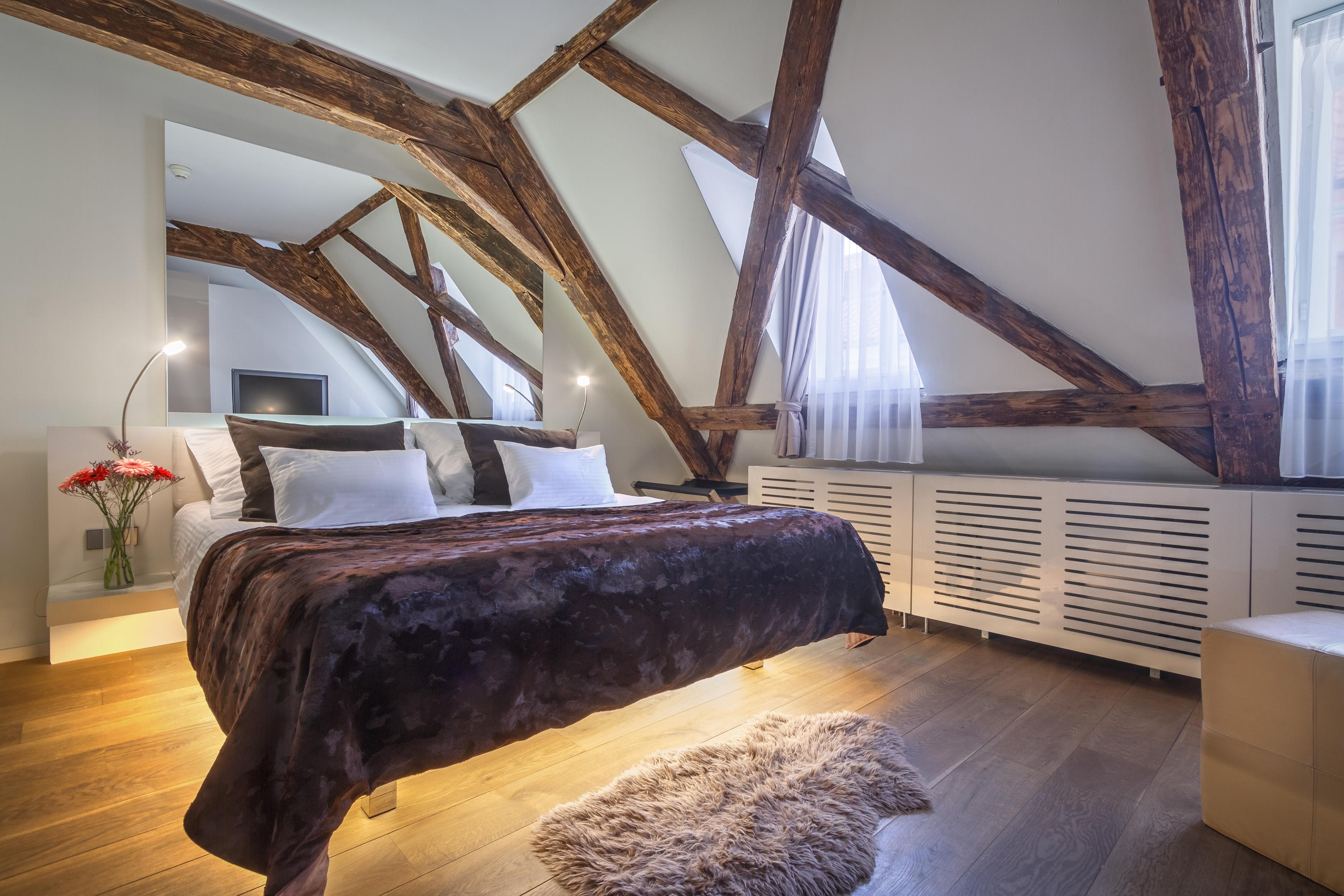 Three Storks Hotel Praha Bagian luar foto A room at the hotel