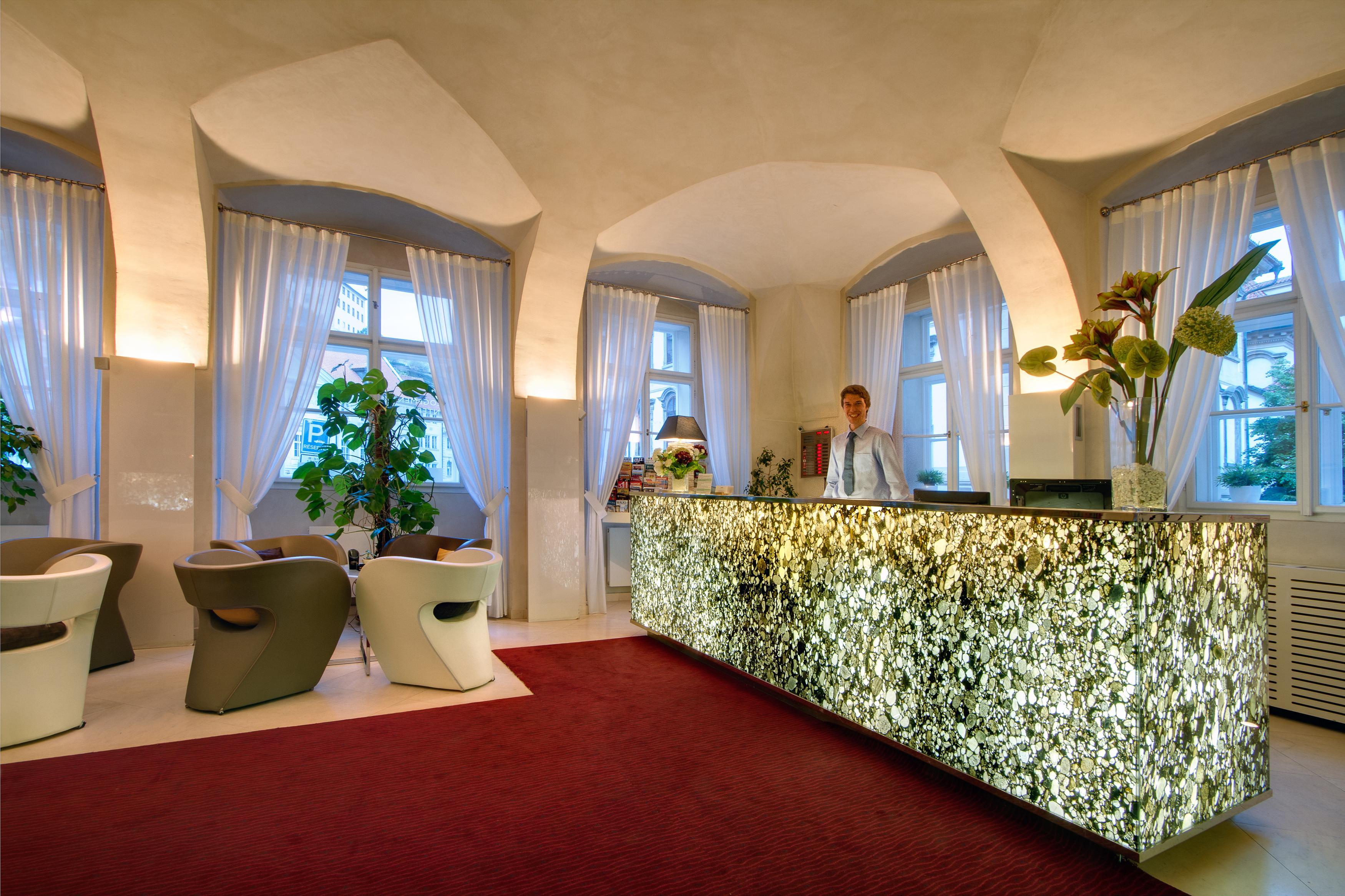 Three Storks Hotel Praha Bagian luar foto Reception area