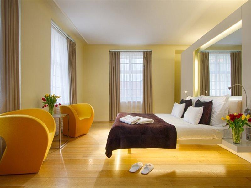 Three Storks Hotel Praha Bagian luar foto A room at the Hotel Axelmannstein