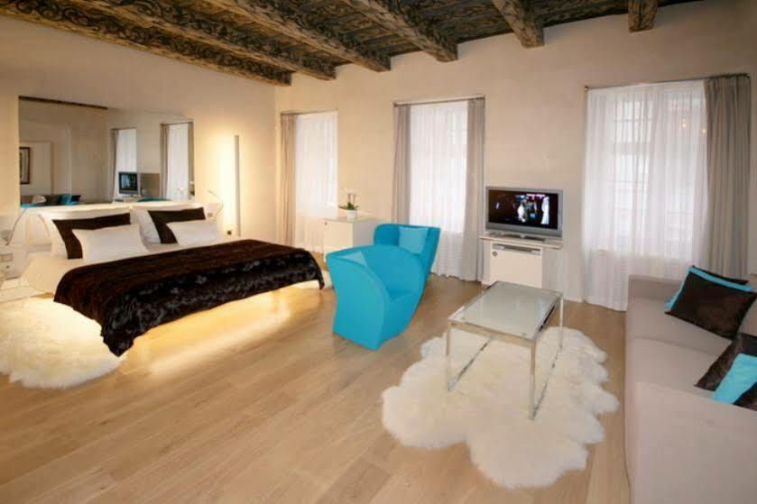 Three Storks Hotel Praha Bagian luar foto A room designed by the students