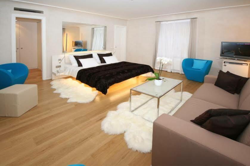 Three Storks Hotel Praha Bagian luar foto A room at the hotel