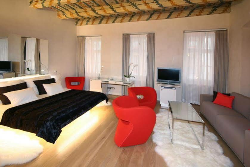 Three Storks Hotel Praha Bagian luar foto Suite