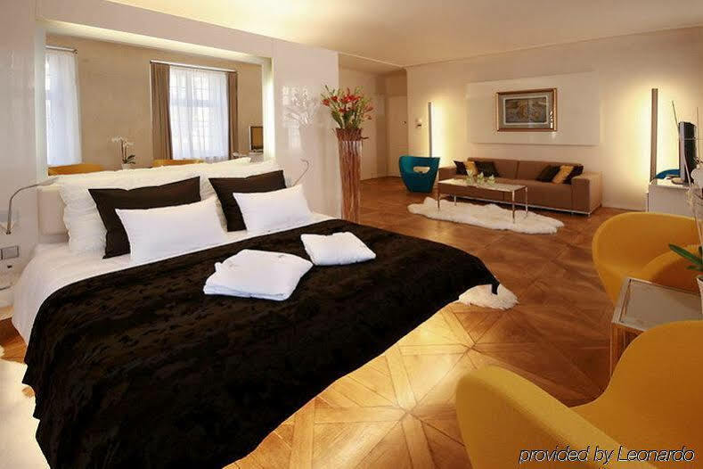 Three Storks Hotel Praha Bagian luar foto A suite at the Hotel de France
